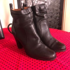 Sofft Black Leather Top Gathered Heeled Ankle 10
